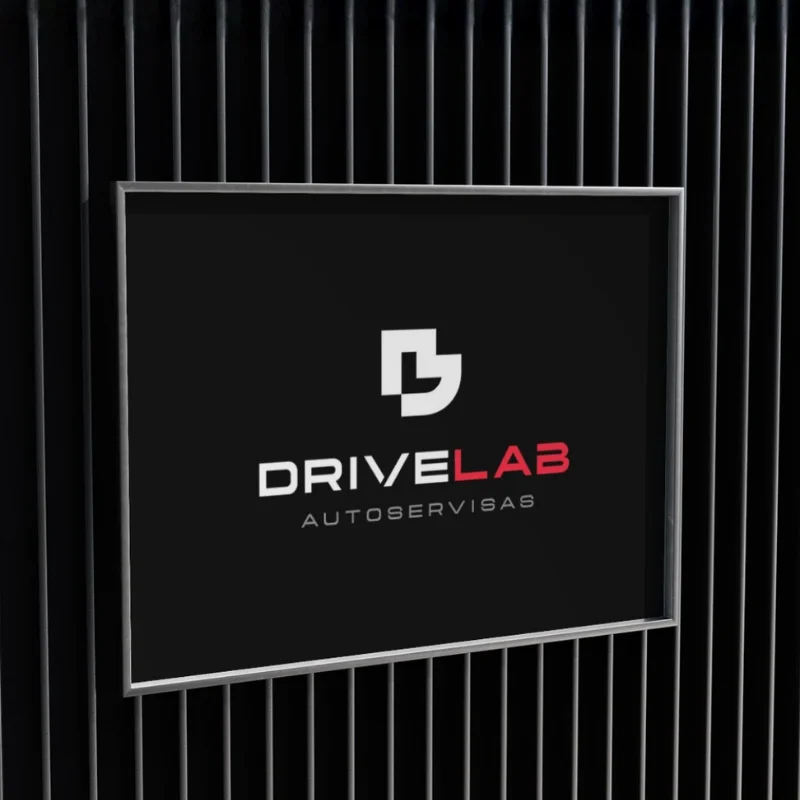 DRIVELAB autoserviso logotipas ant juodos iškabos